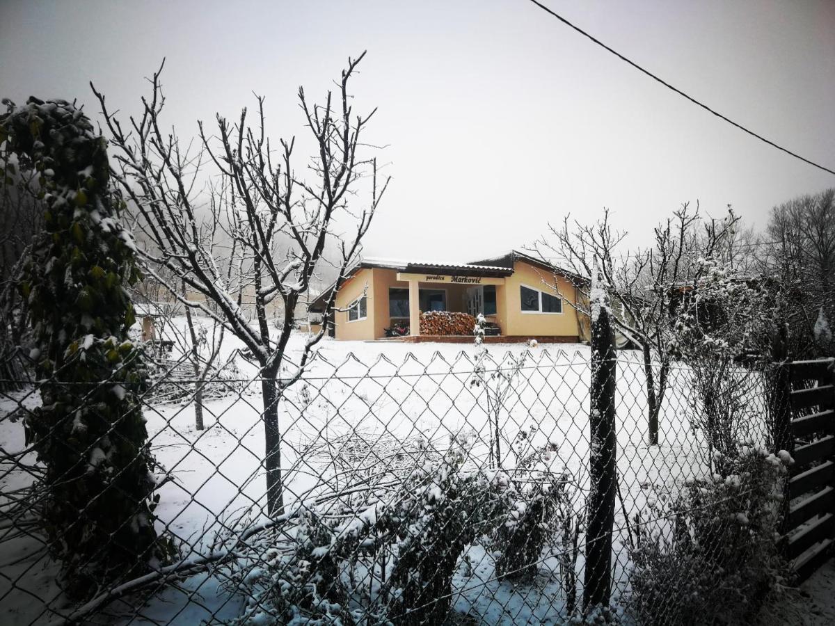 Porodica MARKOVIC Beljevina Esterno foto